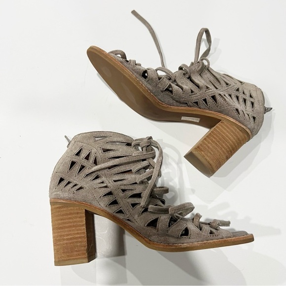 Jeffrey Campbell Lace Up Bootie Suede Taupe Size 7.5 - Picture 2 of 7